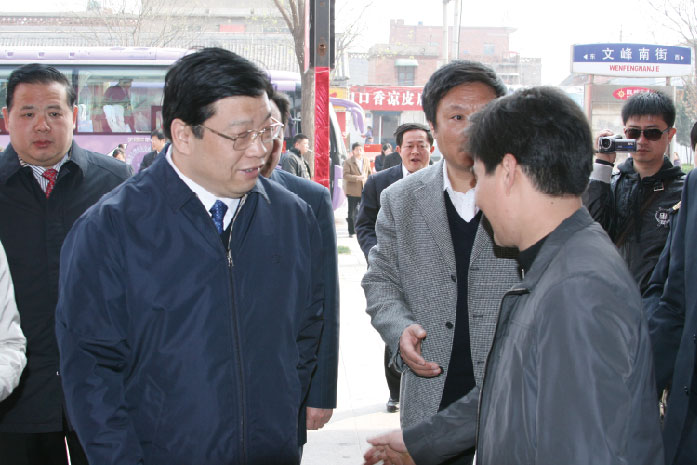 2010年安阳市原市委书记张广智、市长马林青光临AG8亚洲游集团总部视察工作
